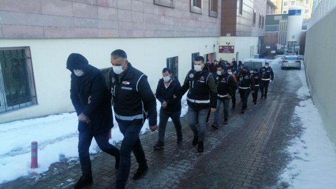 Kaçak Telefon Operasyonunda 5 Kişi Tutuklandı