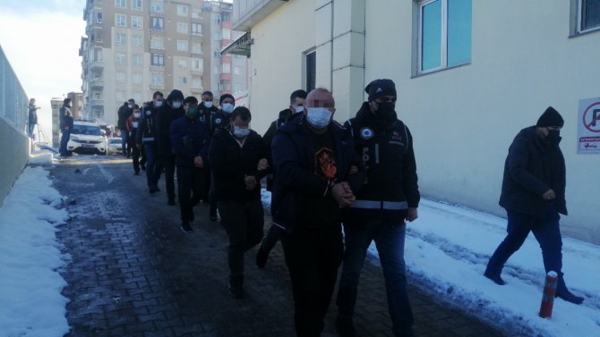 Kayseri Merkezli 3 İlde Kaçak Telefon Operasyonunda Gözaltına Alınan 9 Kişi Adliyede