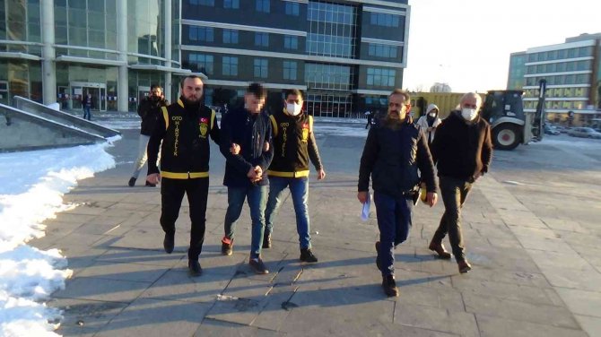 İ̇terek Otomobil Çaldılar