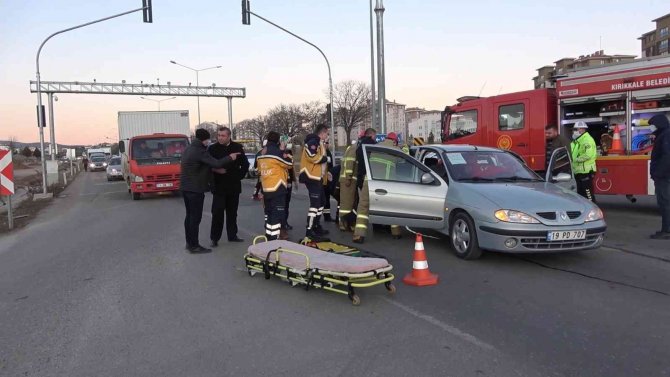 Kırıkkale’de Feci Kaza: İ̇ki Otomobil Çarpıştı, 7 Kişi Yaralandı