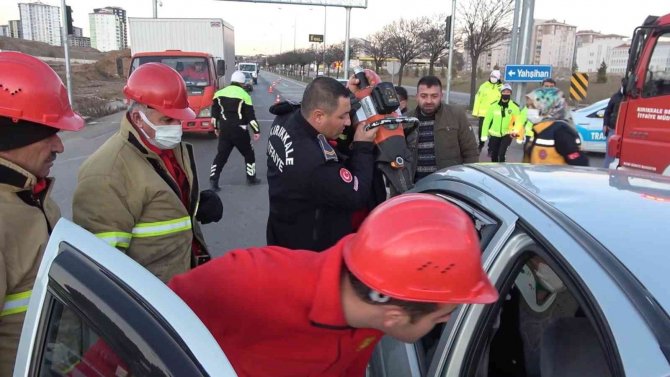 Kırıkkale’de Feci Kaza: İ̇ki Otomobil Çarpıştı, 7 Kişi Yaralandı