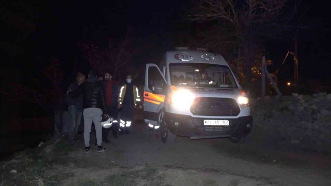 Elektrik Kontağında Çıkan Yangında Tek Katlı Ahşap Ev Küle Döndü