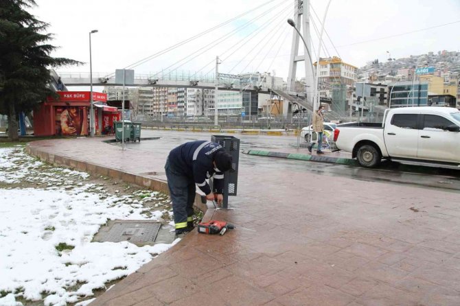 Eskiyen Çöp Kovaları Yenilendi