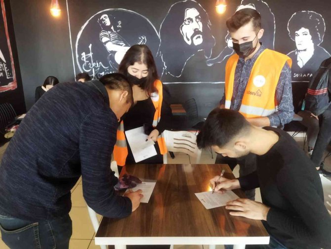 Üniversitesi Öğrencileri Lösemili Çocuklara Destek Oldu