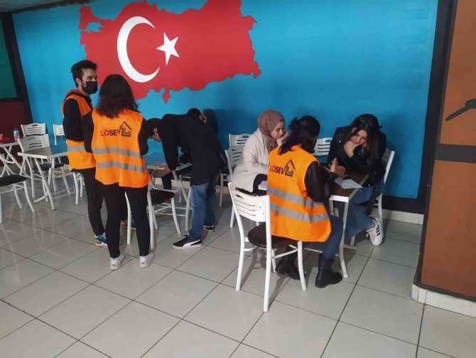 Üniversitesi Öğrencileri Lösemili Çocuklara Destek Oldu