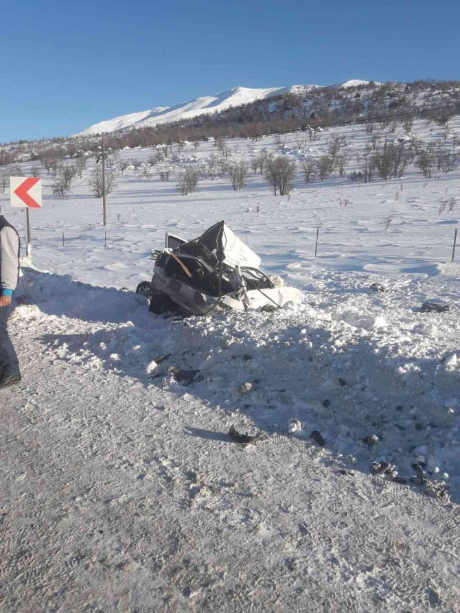 Hurdaya Dönen Araçtan Yaralı Olarak Kurtuldu