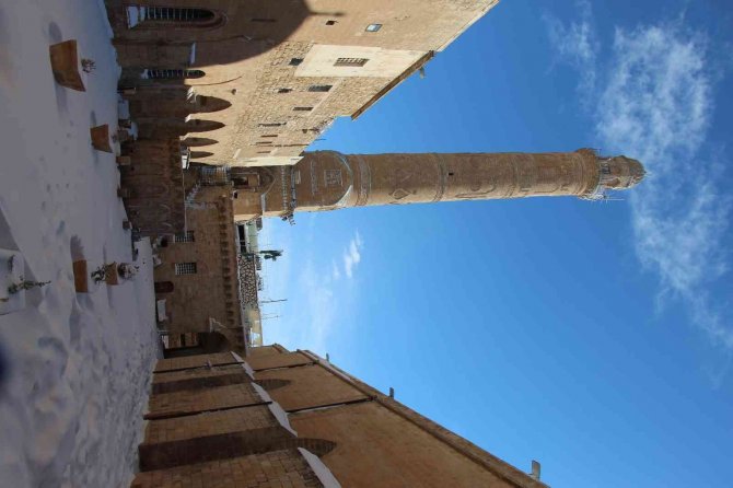 Mardin’de Tarihi Mekanlar Beyaz Örtü İle Süslendi