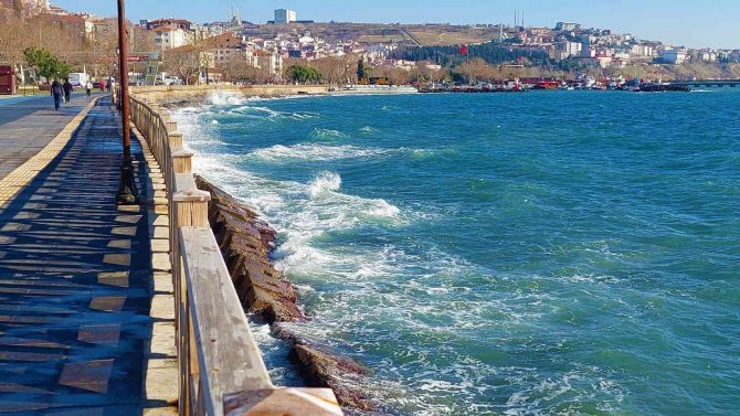 Marmara Denizi’nde Ulaşıma Lodos Engeli