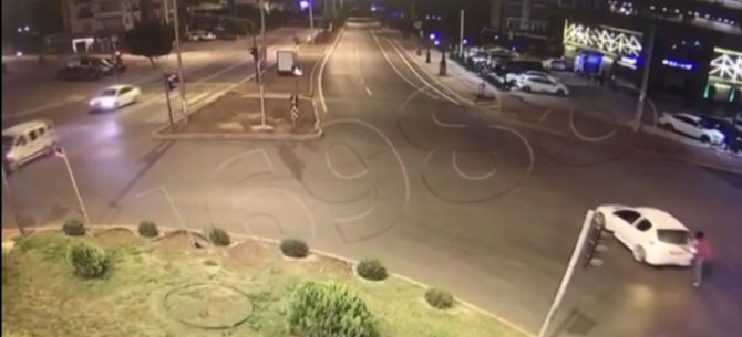 Otomobili İterek Çalmışlar