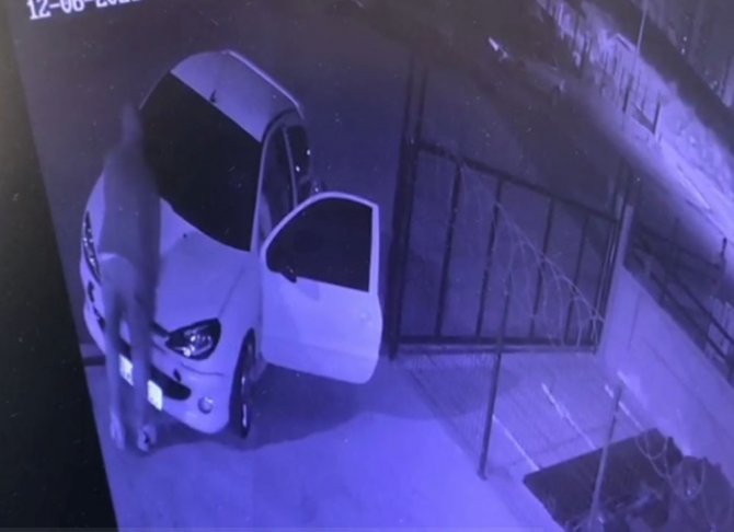 Otomobili İterek Çalmışlar