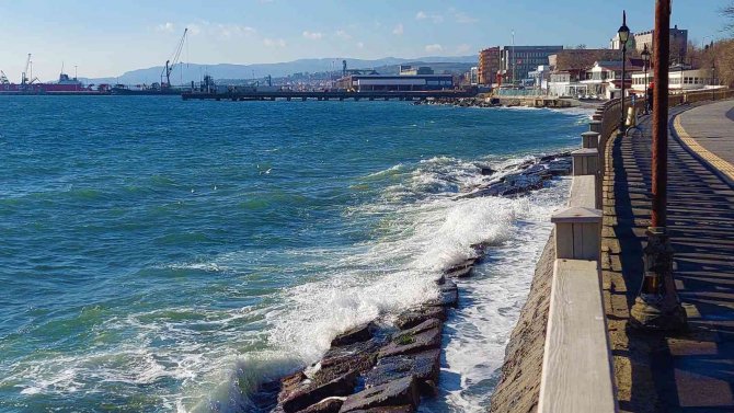 Marmara Denizi’nde Ulaşıma Lodos Engeli