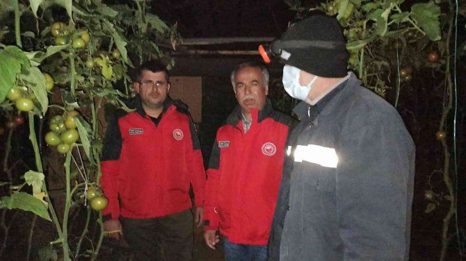 Tarım Ekipleri Zirai Don Nöbetindeki Üreticileri Ziyaret Etti