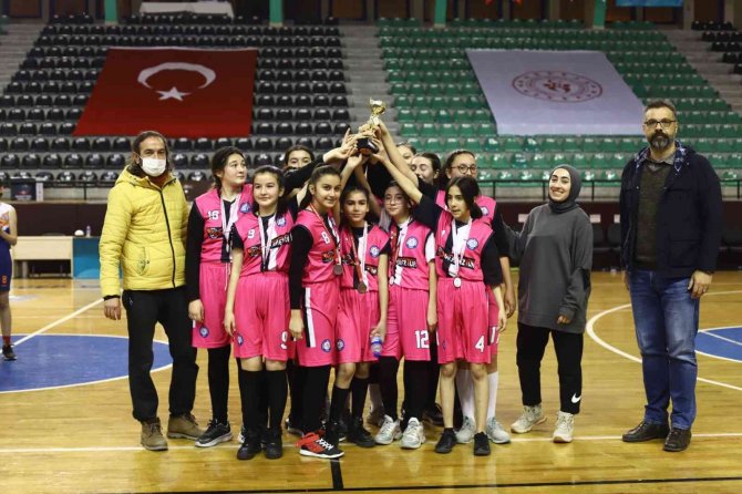 Okul Sporları Basketbol Müsabakalarında Şampiyonlar Belli Oldu