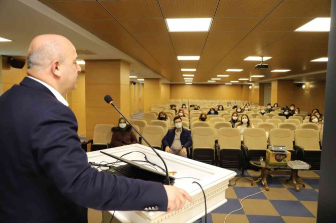 Sağlık Personellerine İşitme Tarama Eğitimi