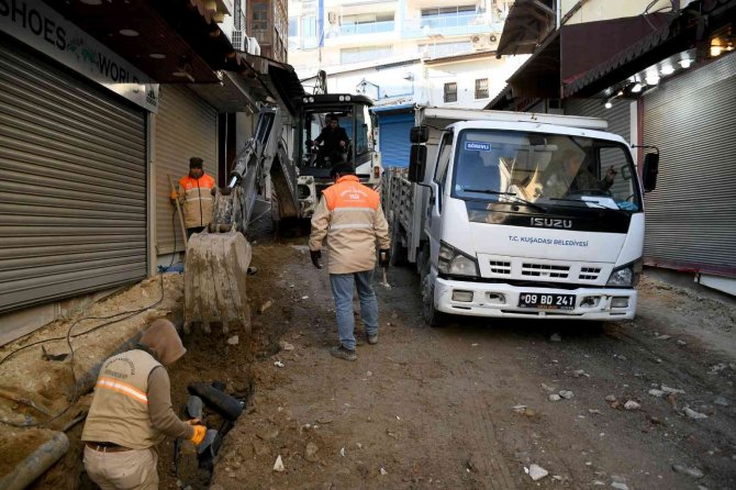 Kuşadası Orient Ve Grand Bazaar’da Hummalı Çalışma