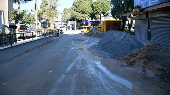 Kuşadası Orient Ve Grand Bazaar’da Hummalı Çalışma