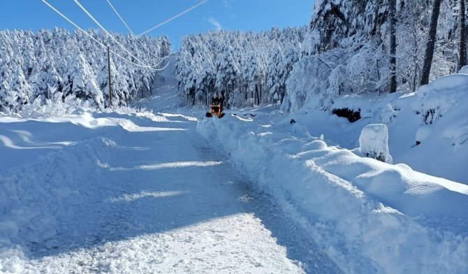 Amanoslar’da Kardan Kapanan Yayla Yolları Ulaşıma Açılıyor