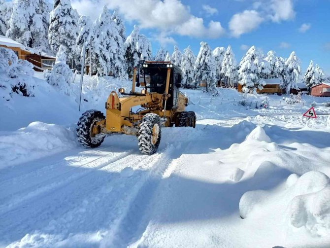 Amanoslar’da Kardan Kapanan Yayla Yolları Ulaşıma Açılıyor