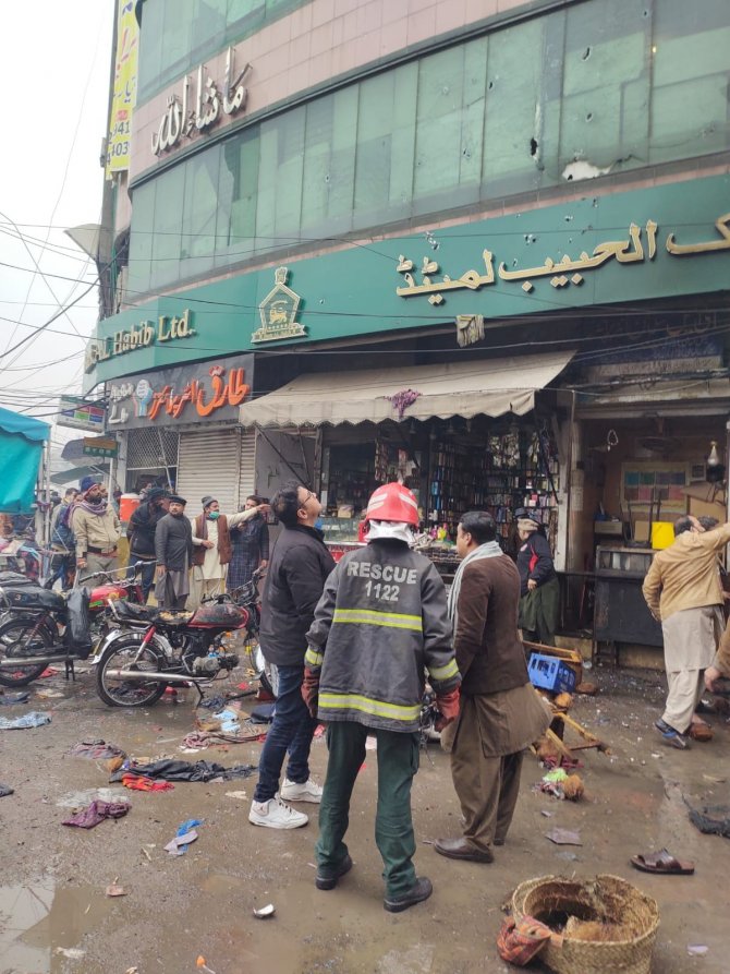 Pakistan’da Çarşıda Bombalı Saldırı: 3 Ölü, 22 Yaralı