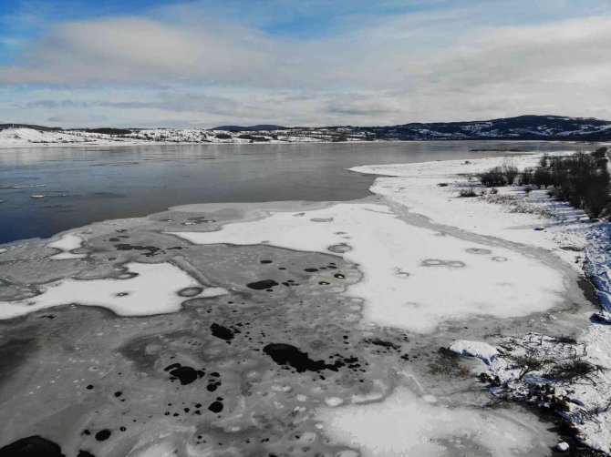 Ladik Gölü Buz Tuttu