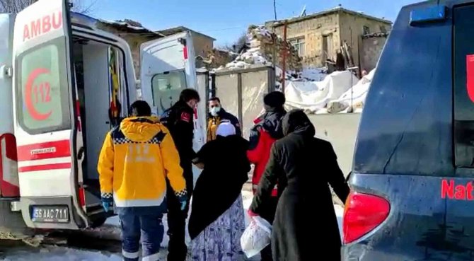 87 Yaşındaki Hasta Kadın Umke Ekiplerince Kurtarıldı