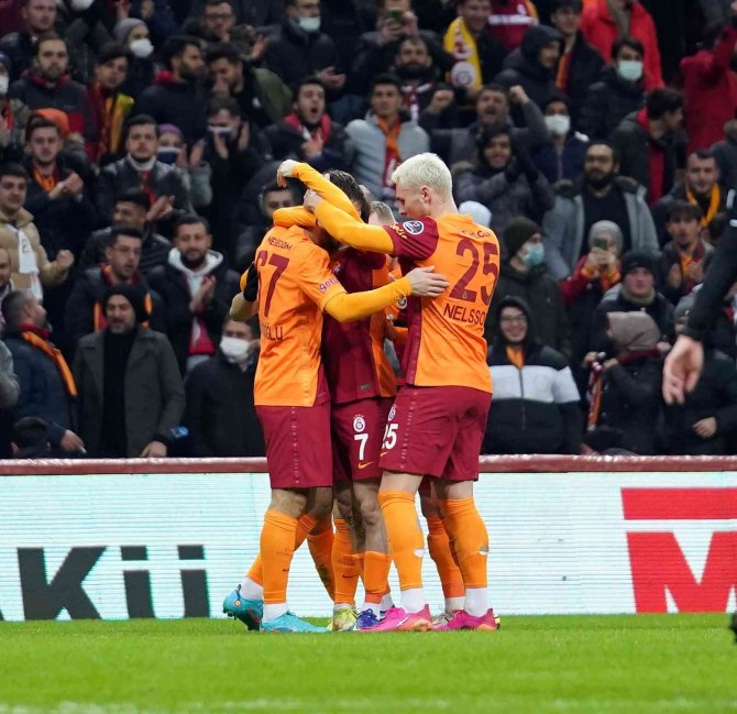 Spor Toto Süper Lig: Galatasaray: 1 - Kasımpaşa: 1 (İ̇lk Yarı)