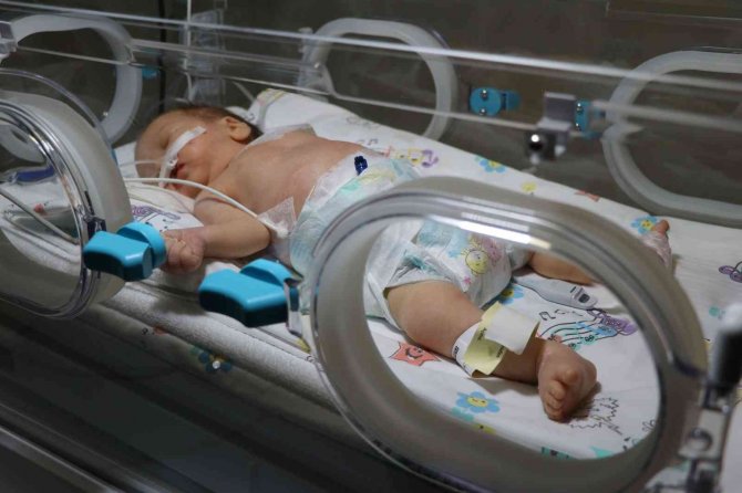 Hasta Bebeğiyle Otoyolda 12 Saat Mahsur Kalan Baba Konuştu