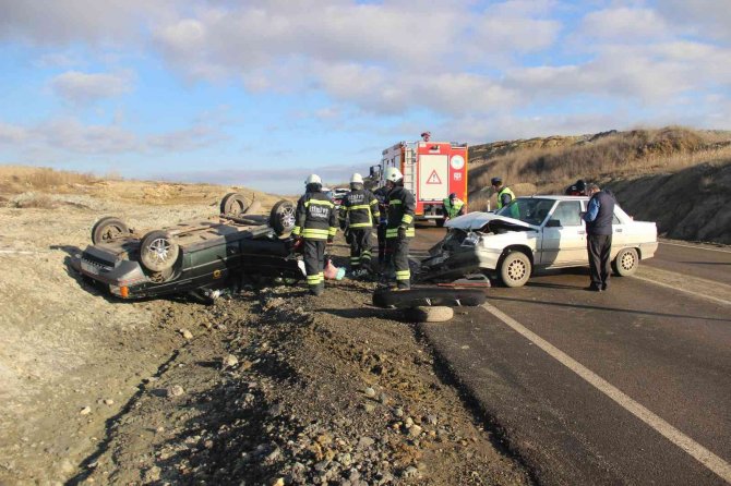 Tekirdağ’da İki Otomobil Çarpıştı: 3 Yaralı