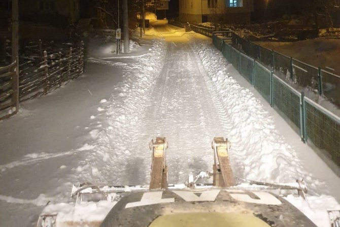 Tepebaşı Kırsal Mahallelerde Kar İle Mücadele Sürüyor