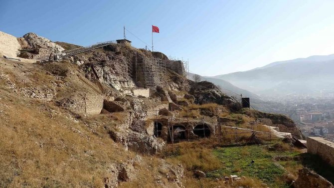 Kont Drakula’nın Esir Tutulduğu Kalede Restorasyon