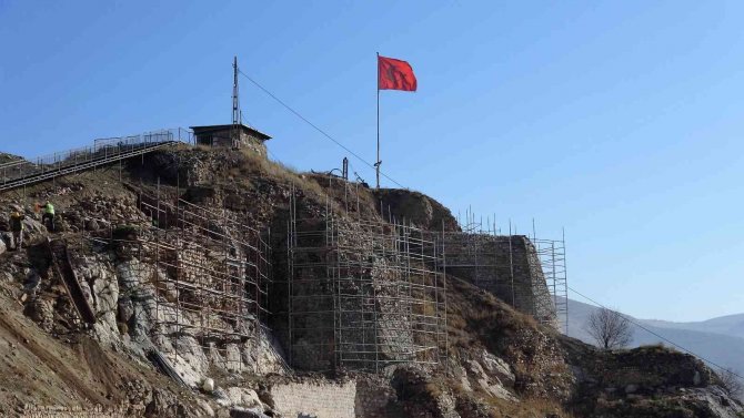 Kont Drakula’nın Esir Tutulduğu Kalede Restorasyon