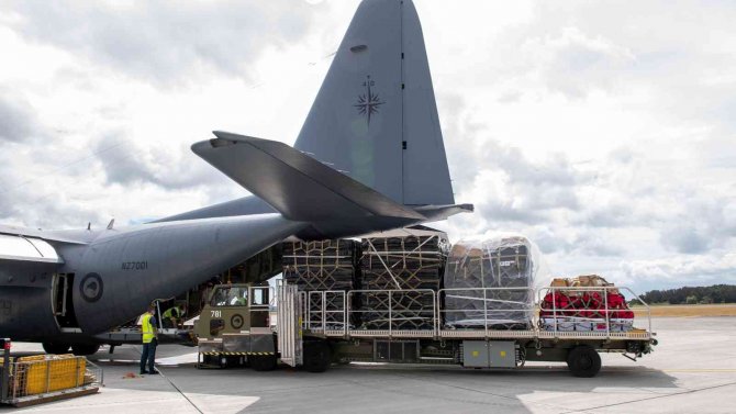 Tonga’ya Yardım Taşıyan İlk Uçaklar Ulaştı