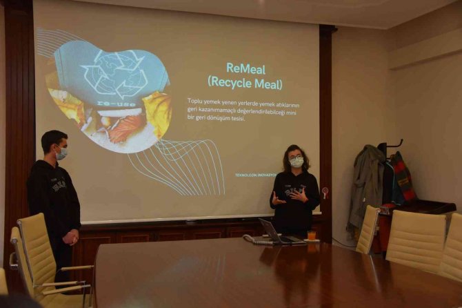 Öğrenciler Projelerini Vali Karadeniz’le Paylaştı