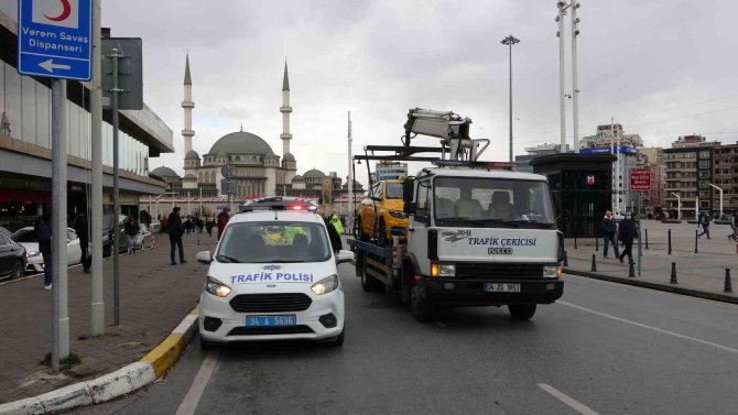 Taksim’de Trafik Denetiminde Taksicilere Ceza Yağdı