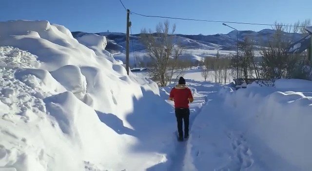 Ovacık’ta Evler Kara Gömüldü