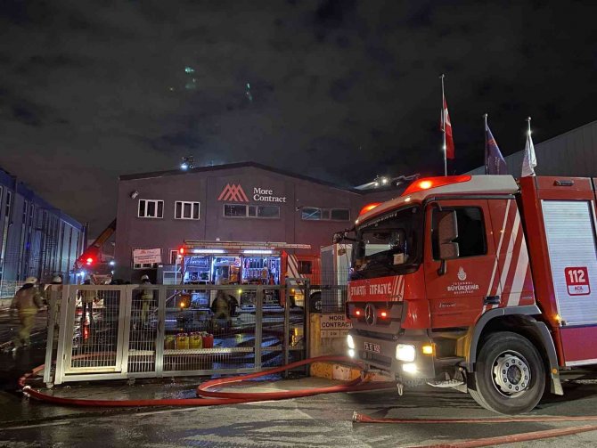 Tuzla’da Mobilya Fabrikası Alev Alev Yandı