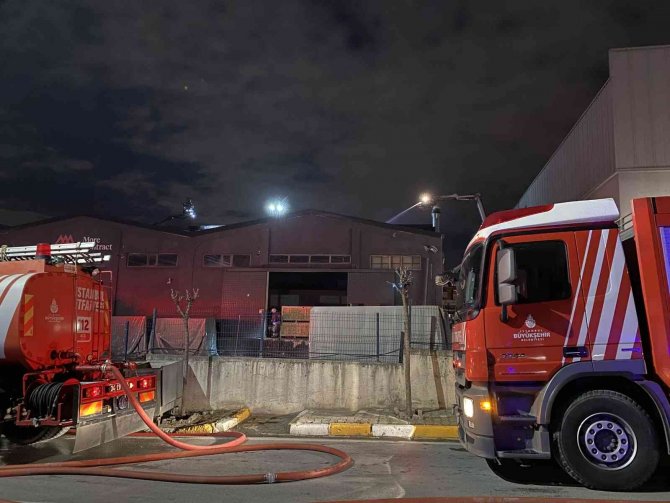 Tuzla’da Mobilya Fabrikası Alev Alev Yandı
