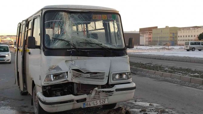 Tıra Arkadan Vuran İşçi Servisindeki 4 Kişi Yaralandı