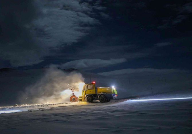 Van’ın Kar Kaplanları Gece Mesaisinde
