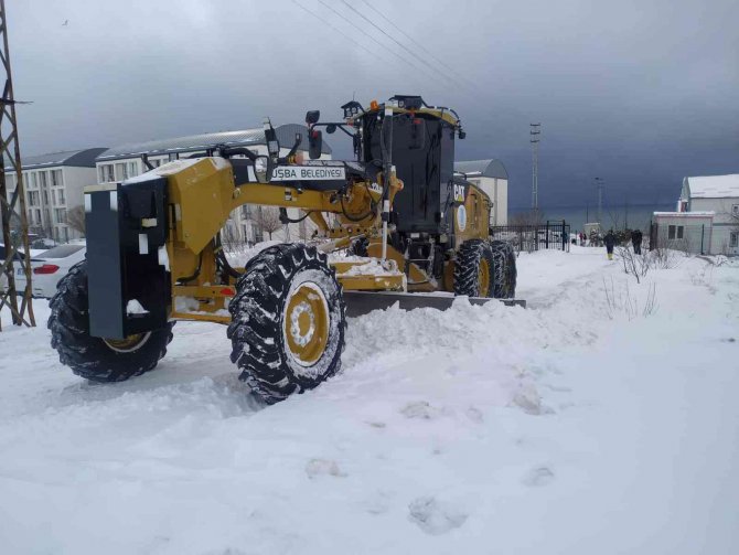 Tuşba Belediyesinin Karla Mücadele Çalışmaları Sürüyor