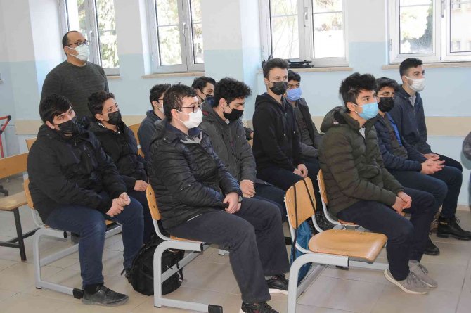 Bu Liseden Mezun Olanın İşi Hazır