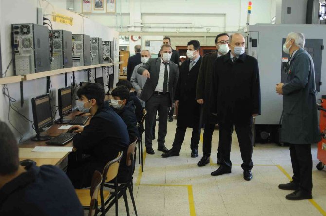 Bu Liseden Mezun Olanın İşi Hazır