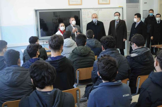 Bu Liseden Mezun Olanın İşi Hazır