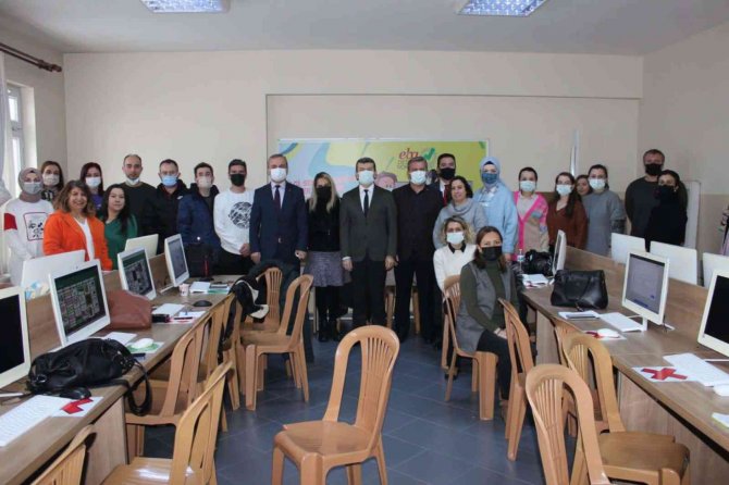 Öğretmen Ve Yöneticilere Yönelik ’Eğitimde Yeni Yaklaşımlar Kursu’ Düzenlendi