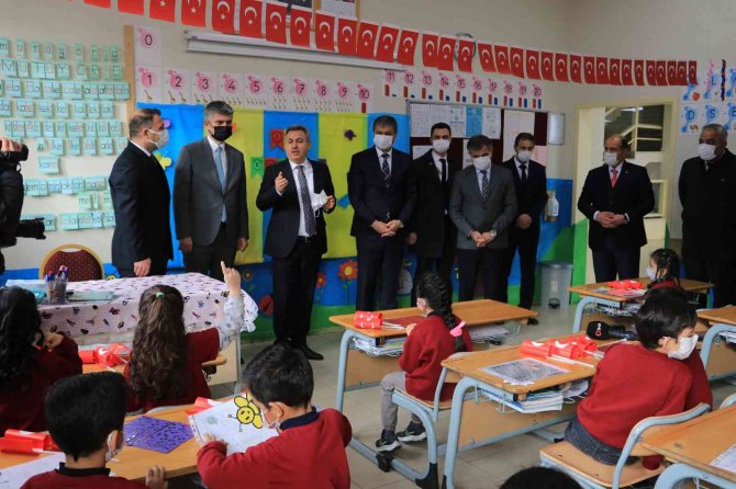 Adana’da 460 Bin 71 Öğrenci Karne Heyecanı Yaşadı