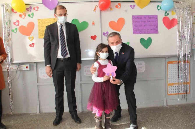 Ağrı’da Öğrencilerin Karne Sevinci