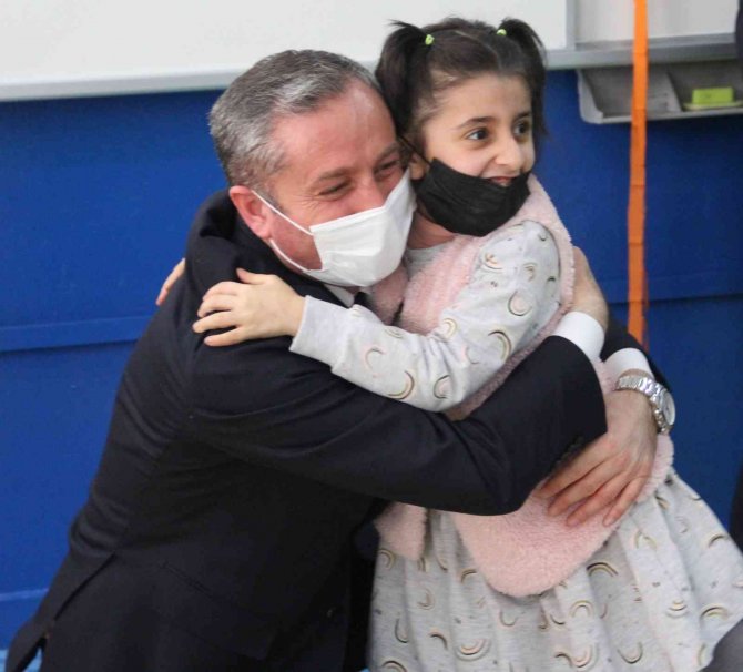 Ağrı’da Öğrencilerin Karne Sevinci