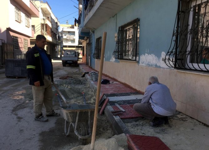 Akdeniz’de Sokaklar Asfalt Ve Kilit Taşı İle Yenileniyor