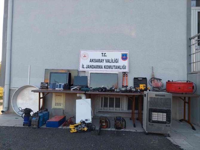 Aksaray’da 6 Hırsızlık Olayının Faili 3 Şüpheli Jasat’ın Operasyonuyla Yakalandı