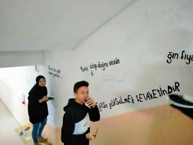 Anadolu Lisesi’nde “Duvarlar Konuşuyor” Projesi